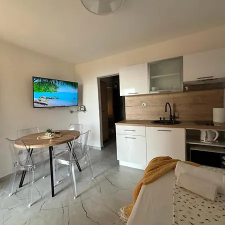 One Palm Apartment
