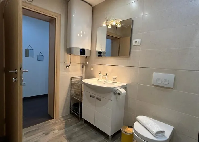 One Palm Apartment *