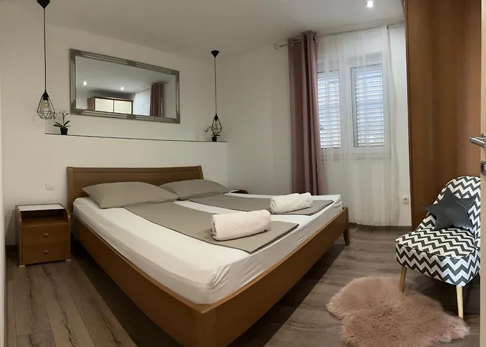 Apartment One Palm Podstrana