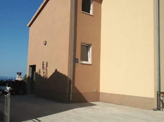 Apartment One Palm Podstrana